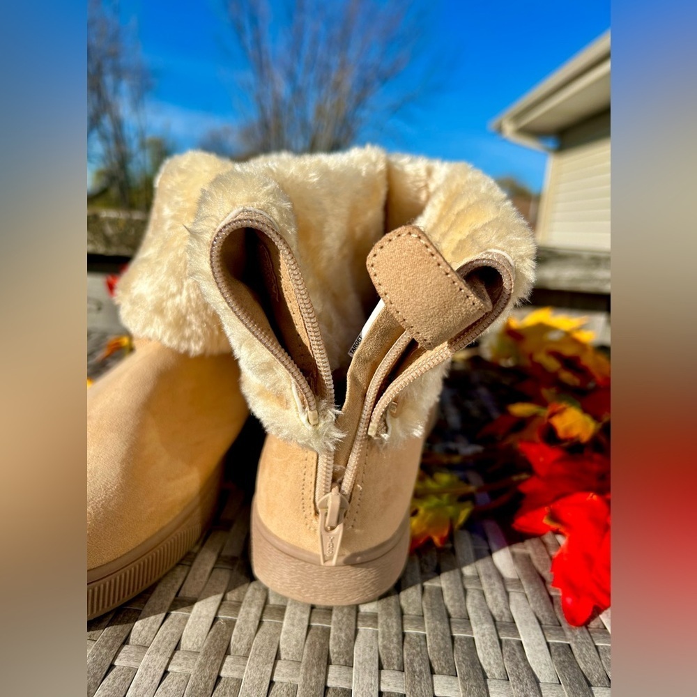 Cat & Jack Girls Beige Cream Fur Cuffed Ankle Boots NWOT! - Picture 4 of 6